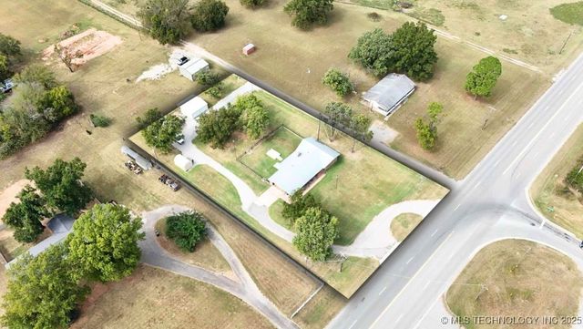 2064 Highway 77 Highway S, Davis, OK 73030