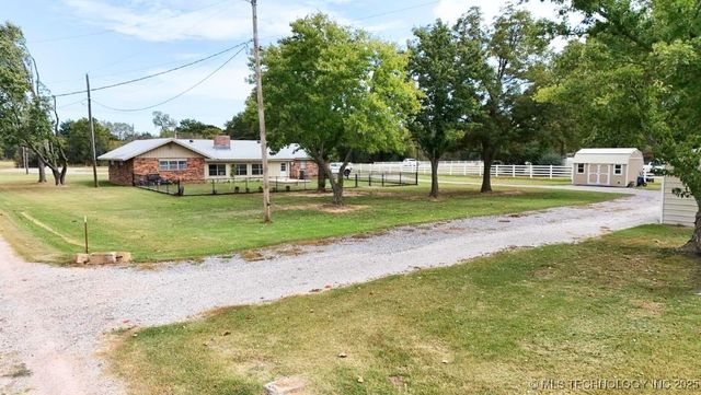 2064 Highway 77 Highway S, Davis, OK 73030