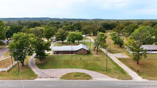 2064 Highway 77 Highway S, Davis, OK 73030