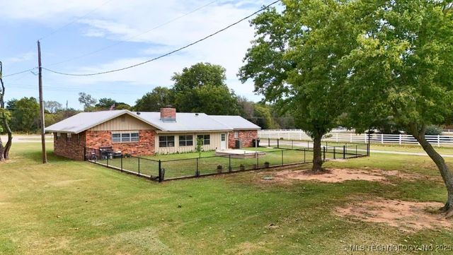 2064 Highway 77 Highway S, Davis, OK 73030