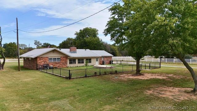 2064 Highway 77 Highway S, Davis, OK 73030