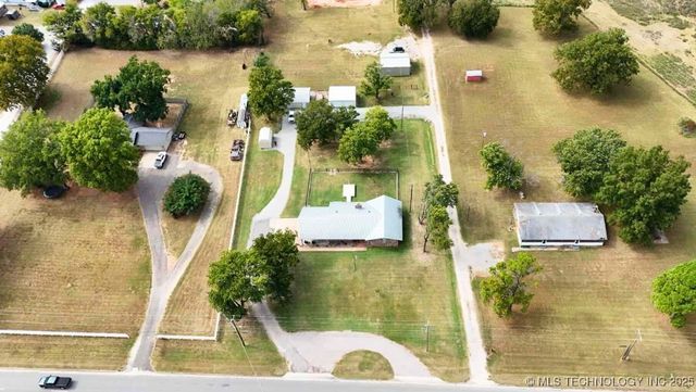 2064 Highway 77 Highway S, Davis, OK 73030