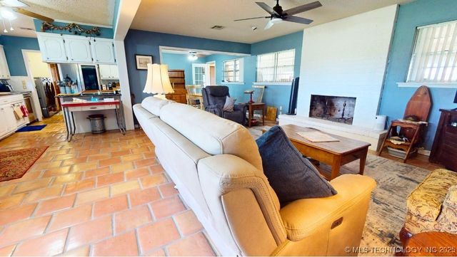 2064 Highway 77 Highway S, Davis, OK 73030