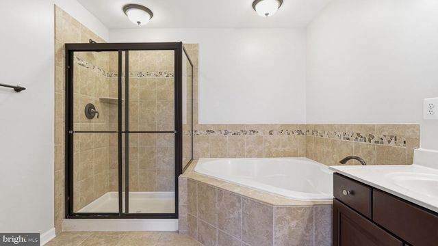 15360 KENSINGTON PARK DR, Woodbridge, VA 22191
