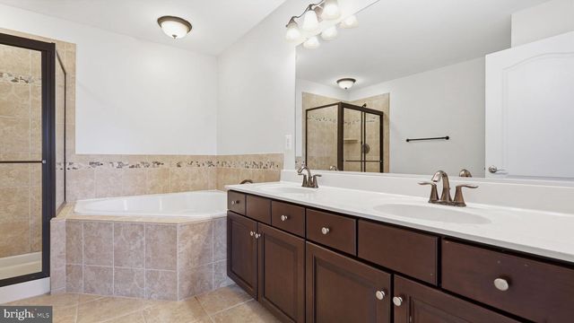 15360 KENSINGTON PARK DR, Woodbridge, VA 22191