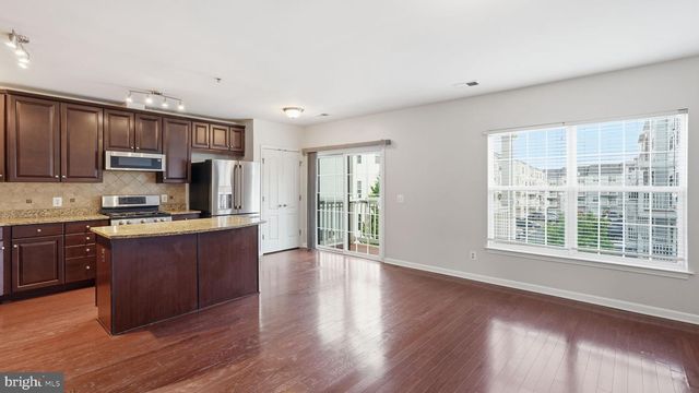15360 KENSINGTON PARK DR, Woodbridge, VA 22191