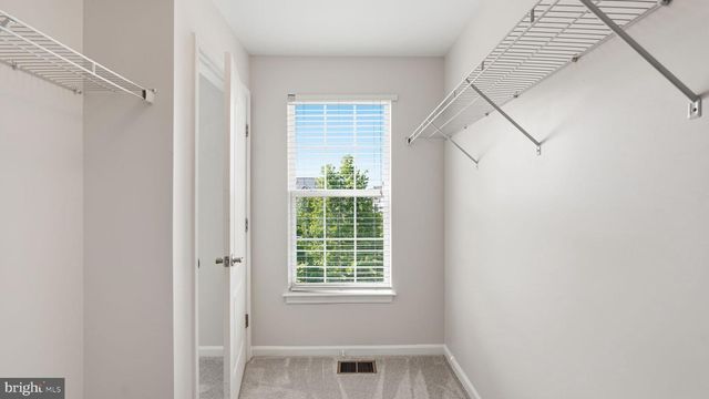 15360 KENSINGTON PARK DR, Woodbridge, VA 22191