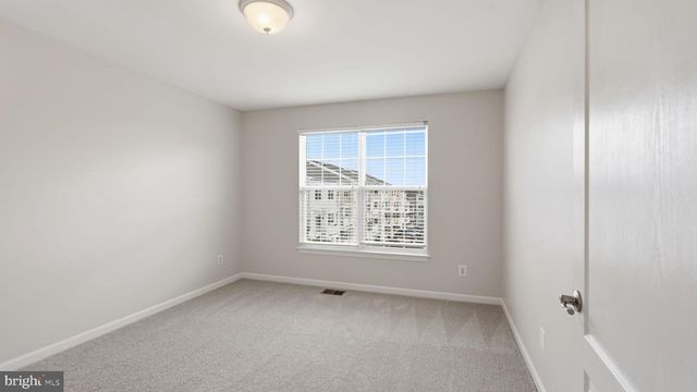 15360 KENSINGTON PARK DR, Woodbridge, VA 22191