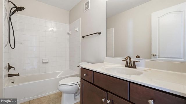 15360 KENSINGTON PARK DR, Woodbridge, VA 22191