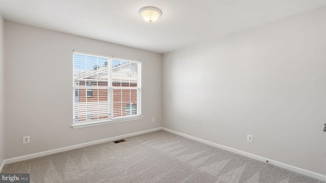 15360 KENSINGTON PARK DR, Woodbridge, VA 22191