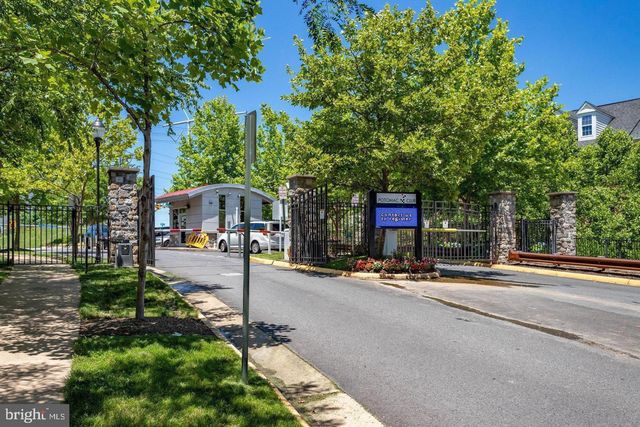 15360 KENSINGTON PARK DR, Woodbridge, VA 22191