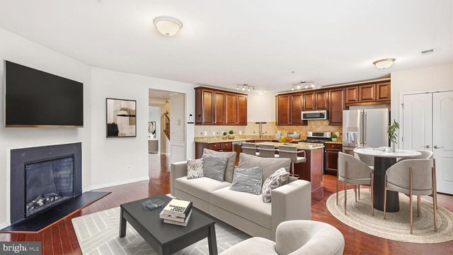 15360 KENSINGTON PARK DR, Woodbridge, VA 22191