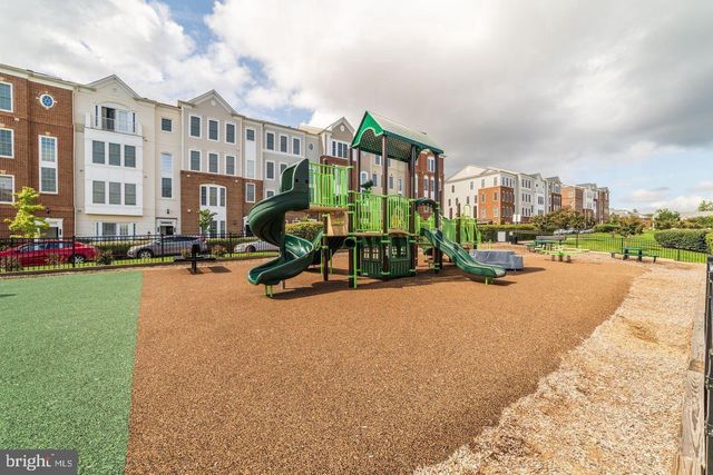 15360 KENSINGTON PARK DR, Woodbridge, VA 22191