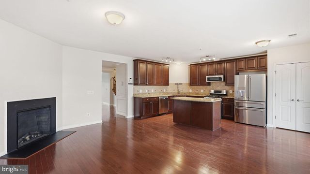 15360 KENSINGTON PARK DR, Woodbridge, VA 22191