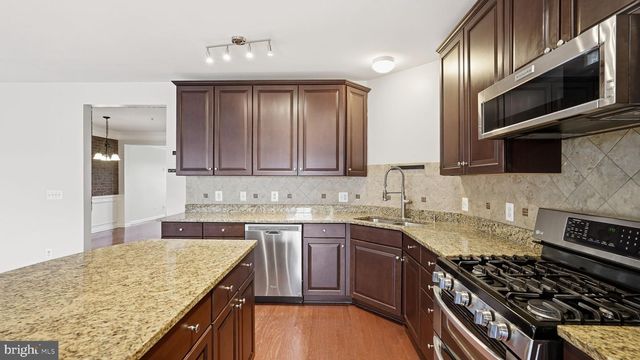 15360 KENSINGTON PARK DR, Woodbridge, VA 22191