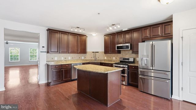 15360 KENSINGTON PARK DR, Woodbridge, VA 22191