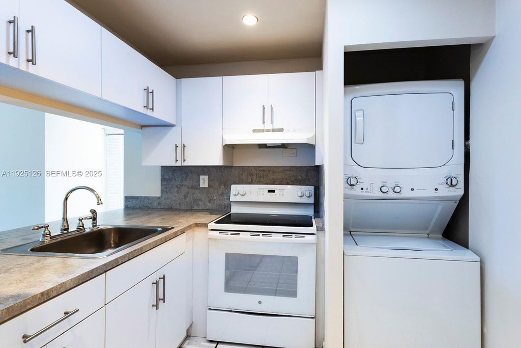 460 E 23rd St 302, Hialeah, FL 33013