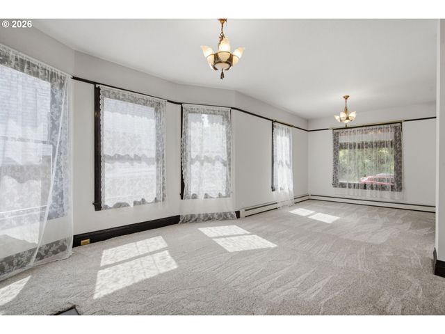 2003 Ne HALSEY St, Portland, OR 97232