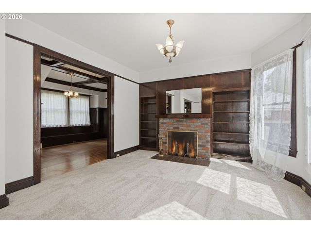 2003 Ne HALSEY St, Portland, OR 97232