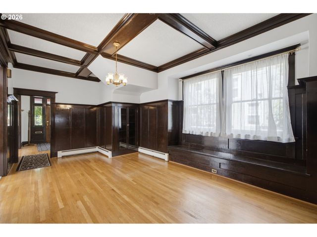 2003 Ne HALSEY St, Portland, OR 97232
