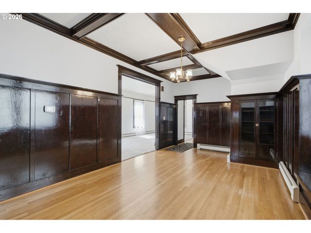 2003 Ne HALSEY St, Portland, OR 97232