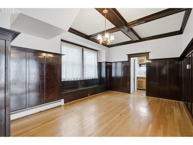 2003 Ne HALSEY St, Portland, OR 97232