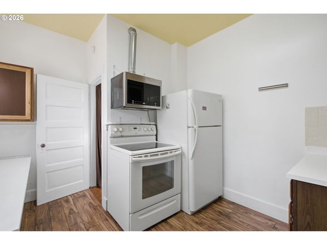 2003 Ne HALSEY St, Portland, OR 97232