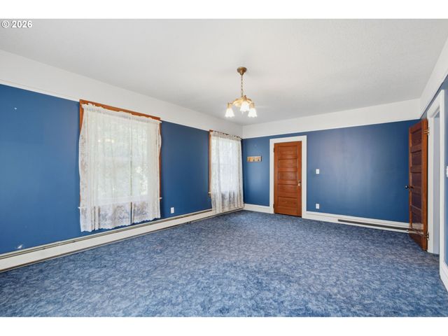 2003 Ne HALSEY St, Portland, OR 97232