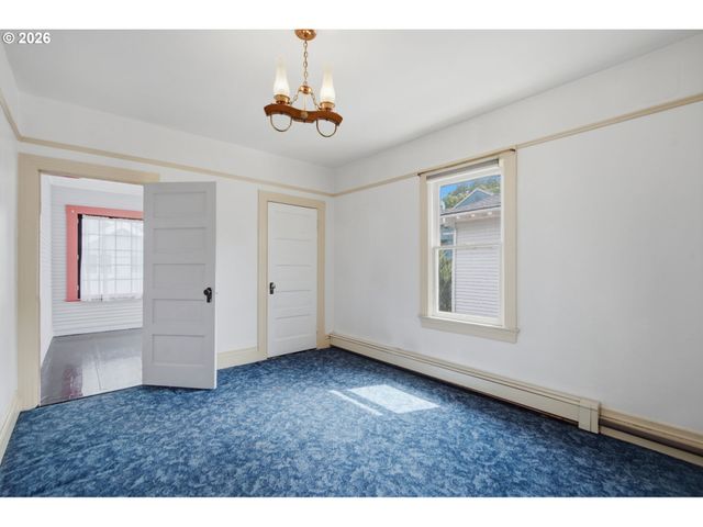 2003 Ne HALSEY St, Portland, OR 97232