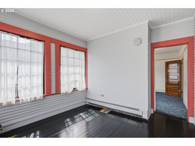 2003 Ne HALSEY St, Portland, OR 97232