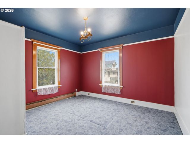 2003 Ne HALSEY St, Portland, OR 97232
