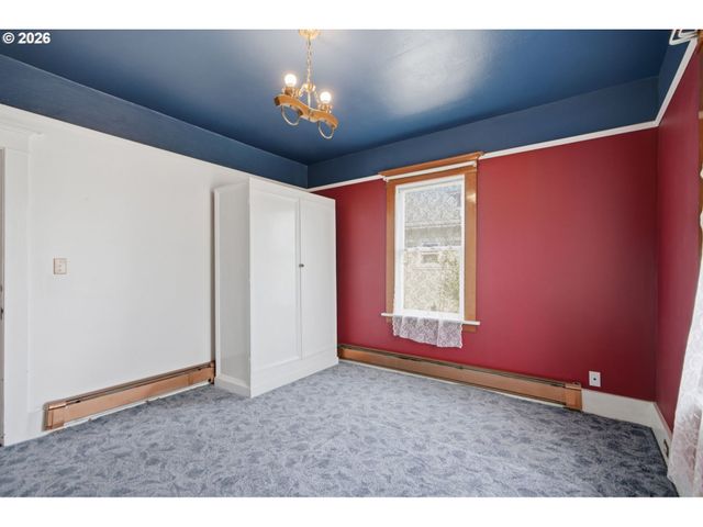 2003 Ne HALSEY St, Portland, OR 97232