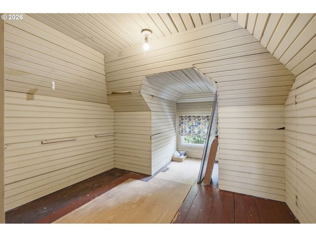 2003 Ne HALSEY St, Portland, OR 97232