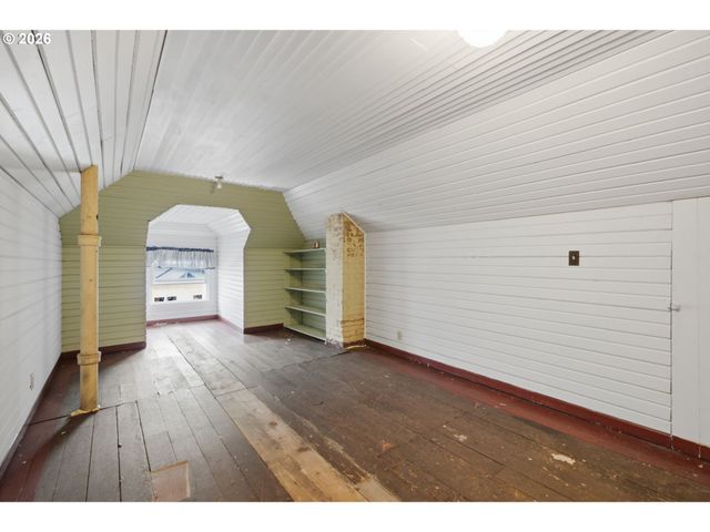 2003 Ne HALSEY St, Portland, OR 97232