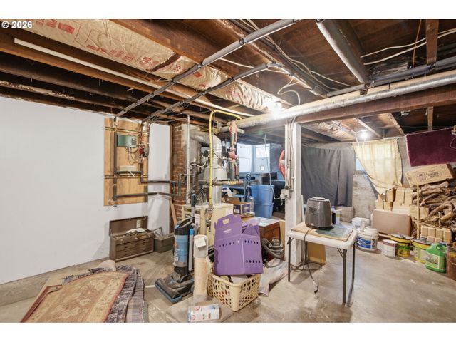 2003 Ne HALSEY St, Portland, OR 97232