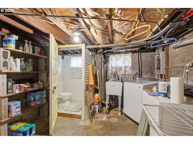 2003 Ne HALSEY St, Portland, OR 97232