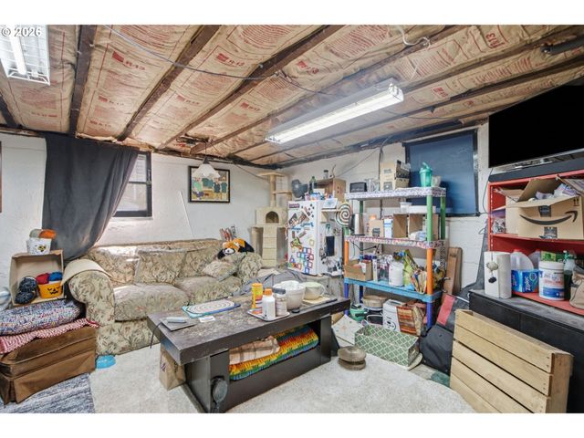 2003 Ne HALSEY St, Portland, OR 97232