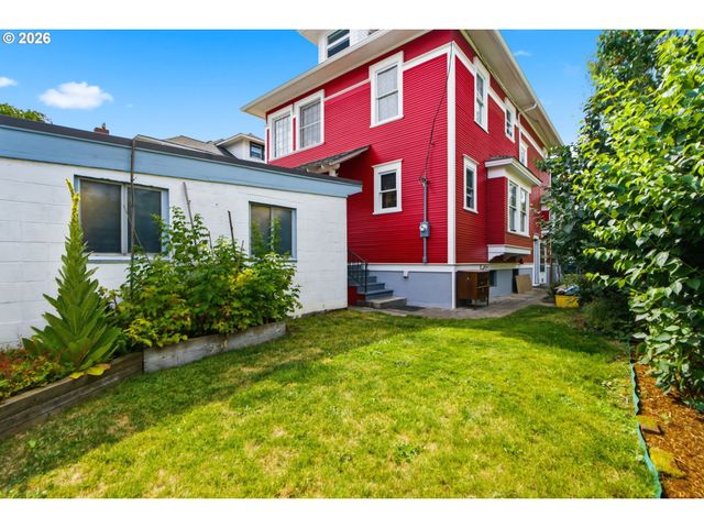2003 Ne HALSEY St, Portland, OR 97232
