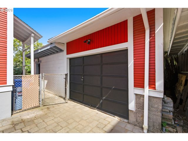 2003 Ne HALSEY St, Portland, OR 97232