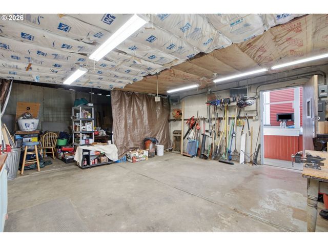 2003 Ne HALSEY St, Portland, OR 97232