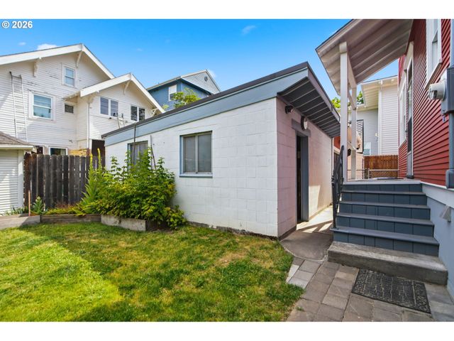 2003 Ne HALSEY St, Portland, OR 97232