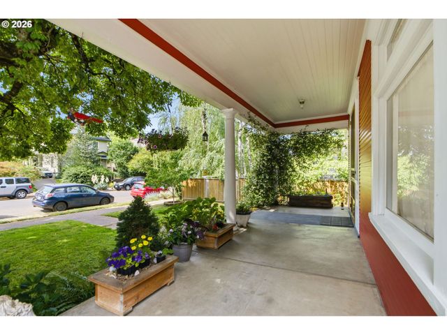 2003 Ne HALSEY St, Portland, OR 97232