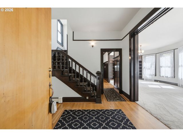 2003 Ne HALSEY St, Portland, OR 97232