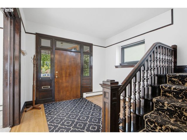 2003 Ne HALSEY St, Portland, OR 97232