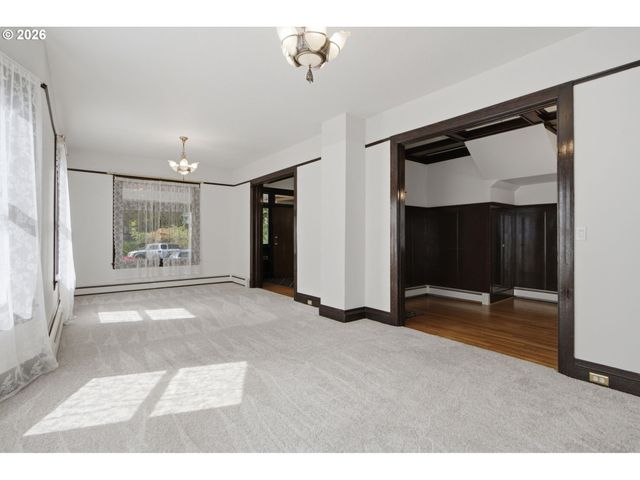2003 Ne HALSEY St, Portland, OR 97232