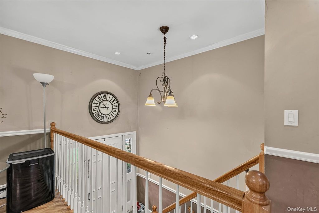 15 Oscawana Heights Road, Putnam Valley, NY 10579 — photo 2