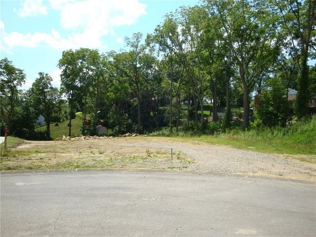 429 Forest Estates Dr, Upper St Clair, PA 15241