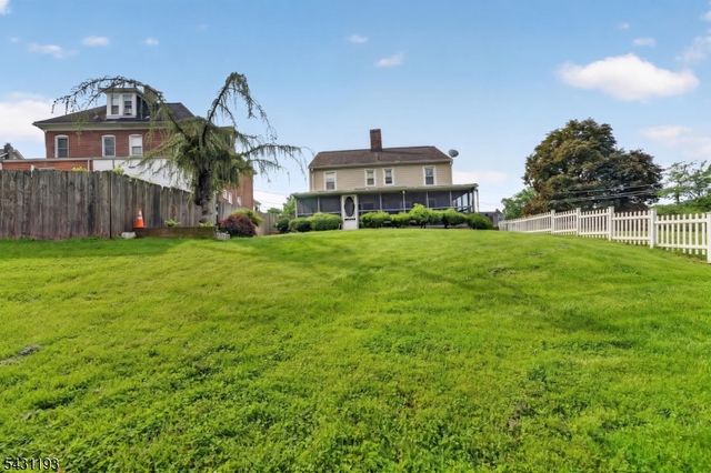 319 Center St 2, Phillipsburg Town, NJ 08865