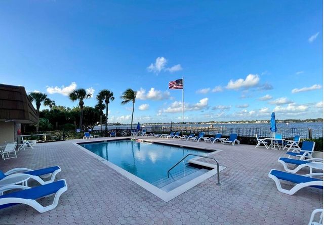 825 Center Street 49d, Jupiter, FL 33458