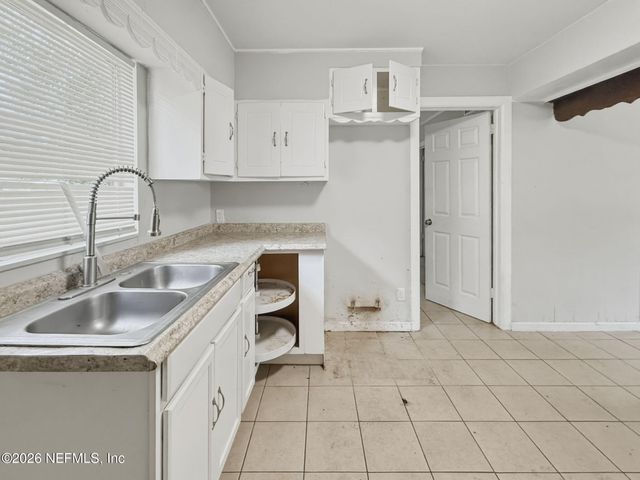 326 CAHOON Road S, Jacksonville, FL 32220